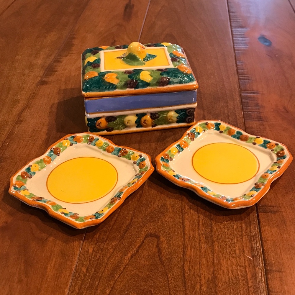VINTAGE/ANTIQUE ITALIAN CERAMIC POTTERY TRINKET BOX W/LID AND COASTERS